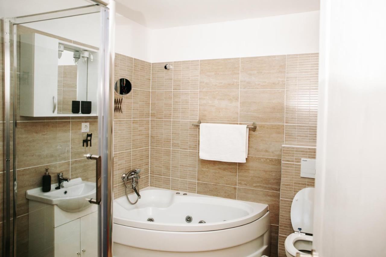 Kali Host Home Away From Home Târgu-Mureş Екстериор снимка