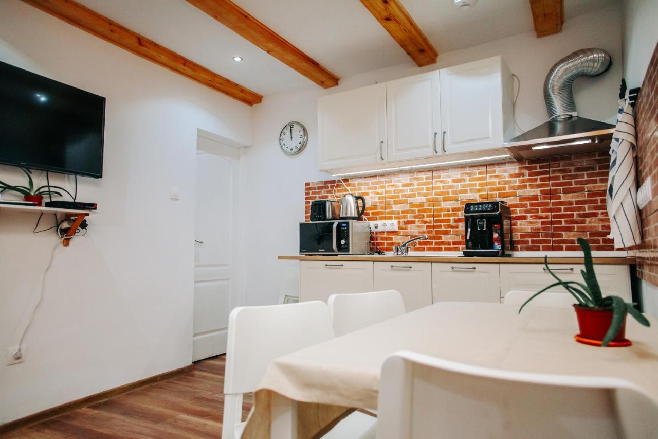 Kali Host Home Away From Home Târgu-Mureş Екстериор снимка