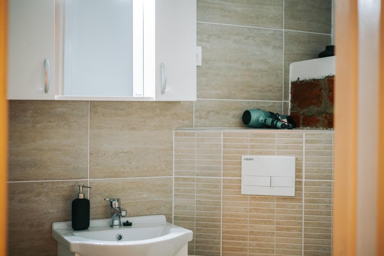 Kali Host Home Away From Home Târgu-Mureş Екстериор снимка